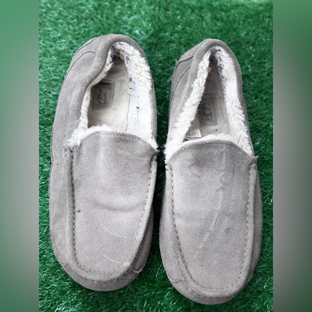UGG Men's Ascot Slipper Size 10EEE